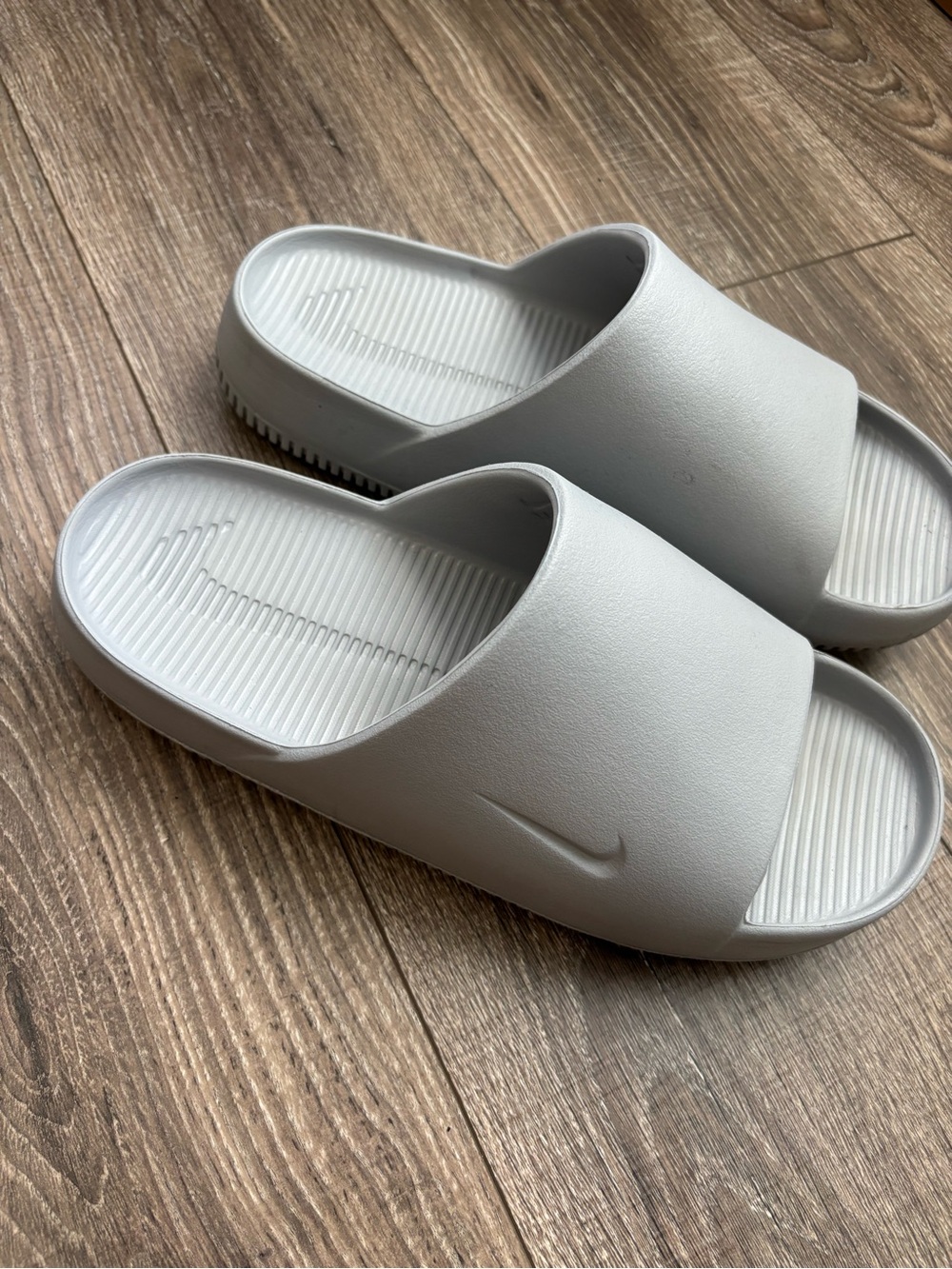 Nike Men’s Slide Sandals in Light Gray